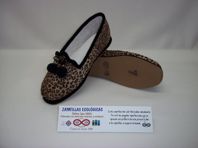 zapatilla borlas color leopardo modelo 21 detalle suela