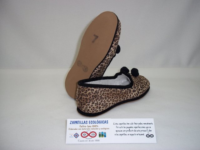 zapatilla borlas color leopardo modelo 21 detalle lateral