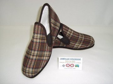 Pantufla zapatilla  fielto lana cuadros marrones
