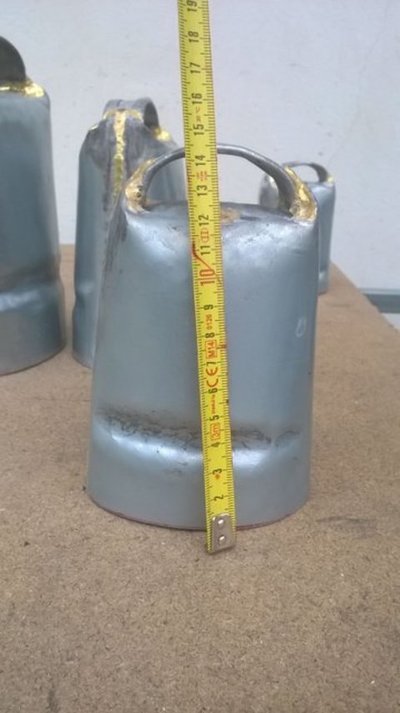 1001 Cencerro  Chapa Galvanizada en Caliente 13 cm.