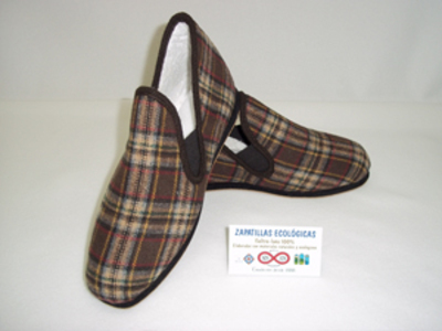 Pantuflas Mod. 17 marron cuadros tallas de 27 a 46 Pantuflas Mod. 17 marron cuadros tallas de 27 a 46